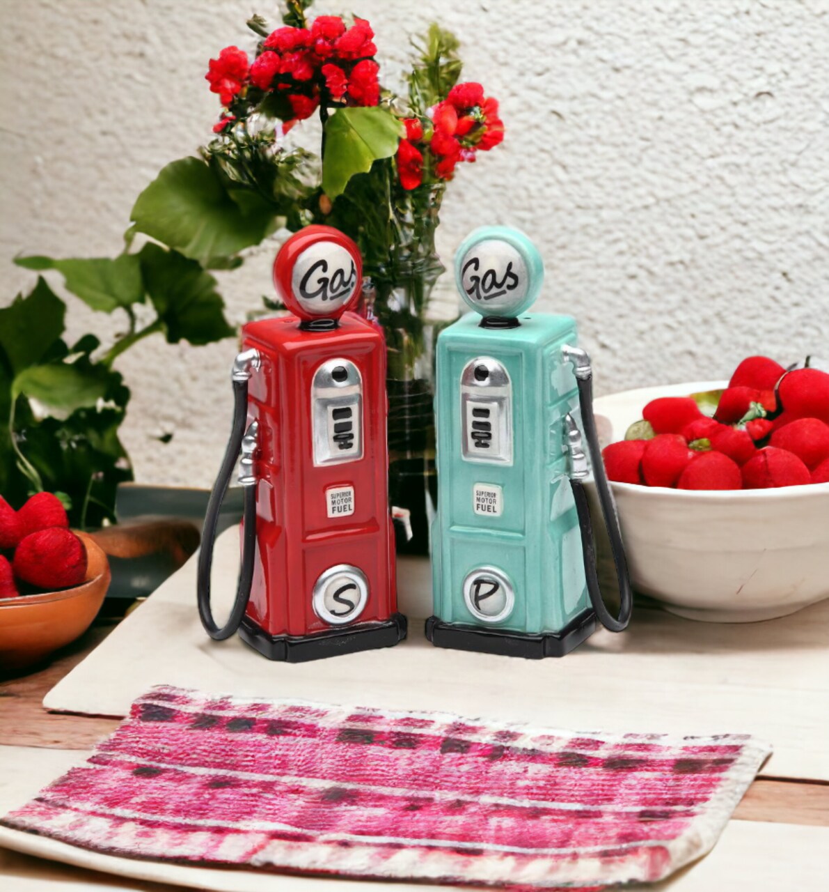 Ceramic Red and Green Gas Pump Salt and Pepper Shakers, Home Décor, Gift for Him, Gift for Dad, Kitchen Décor, Dining Table Décor